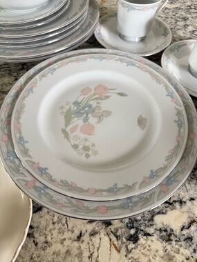 Illusions by Excel Center Stage Luncheon Plates 9”